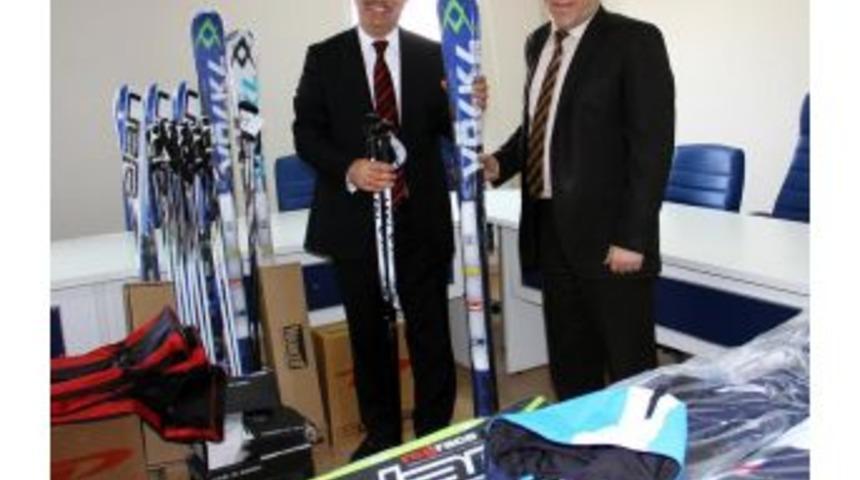 T&uuml;rkiye Kayak Federasyonu'ndan Ardahan'a Kayak Takımı