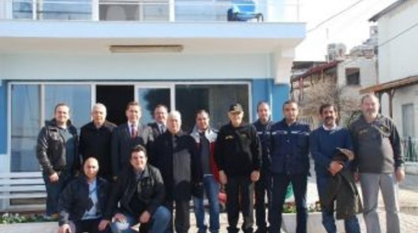 Aliağa B&ouml;lgesi Kıyı Tesisleri Denizden İncelendi