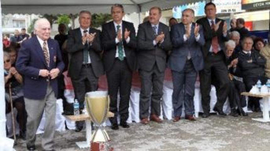 Karşıyaka'nın 90 Yıllık &Ccedil;ınarına B&uuml;y&uuml;k Vefa