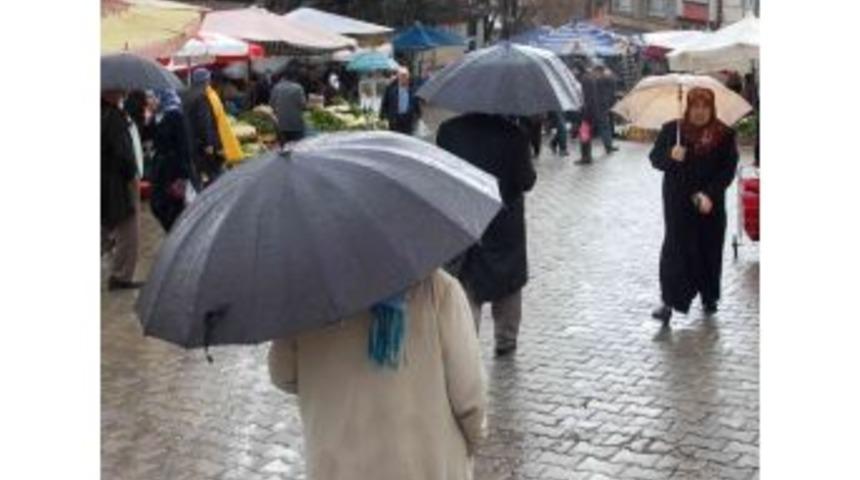 Yağışlar &Uuml;reticiyi Sevindirdi