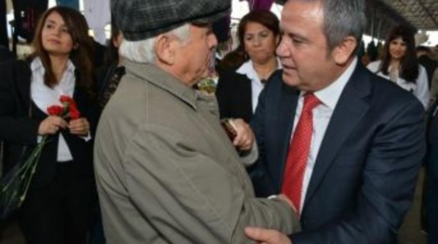 Başkan B&ouml;cek&rsquo;e Pazar Esnafından B&uuml;y&uuml;k İlgi