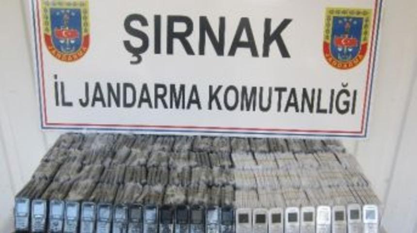 Şırnak'ta 87 Bin 570 Paket Sigara Ve 738 Cep Telefonu Ele Ge&ccedil;irildi