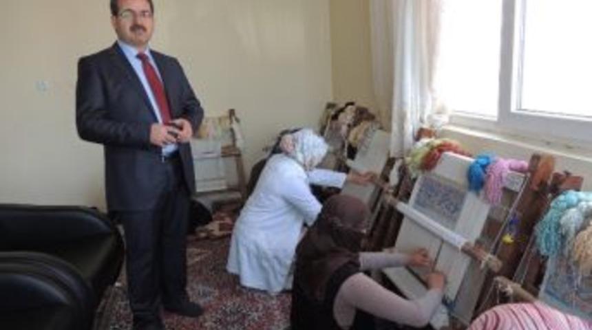 Eleşkirtli Kızlar İpek İle Hayallerini Dokuyorlar