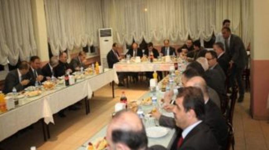 Amasya&rsquo;da Y&ouml;neticiler Geleneksel Yemekte Buluştu