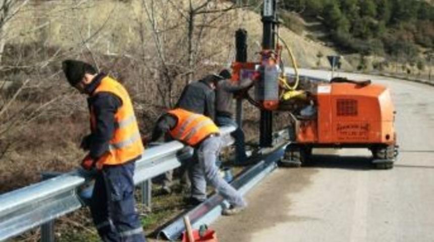 Taraklı-geyve Karayolunda Tehlikeli Alanlara Bariyer Yapıldı