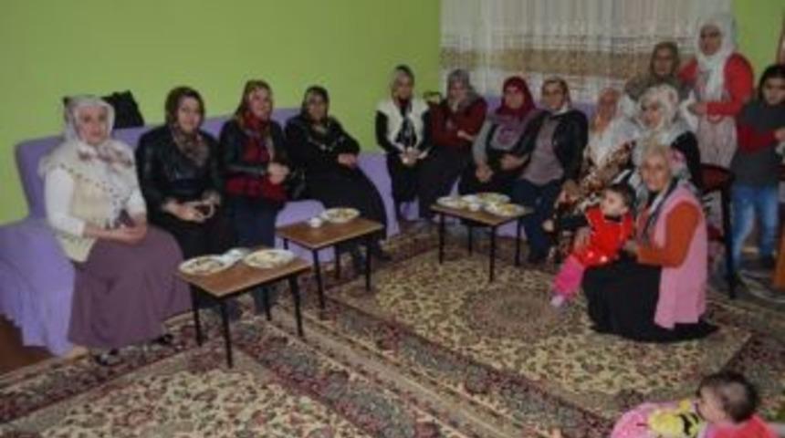 Ak Partili &Ouml;zg&ouml;k&ccedil;e&rsquo;ye B&uuml;y&uuml;k Destek