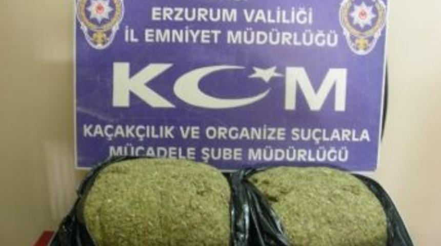 Otob&uuml;s Terminalinde Esrar Operasyonu