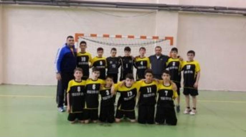 D&uuml;zceli Hentbolcular Yarı Final Bileti Aldı