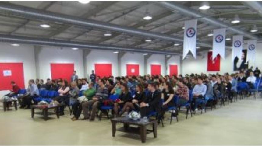 İzmir &Uuml;niversitesi &Ouml;ğrencileri Bilişimde Kariyer&rsquo;de Buluştu