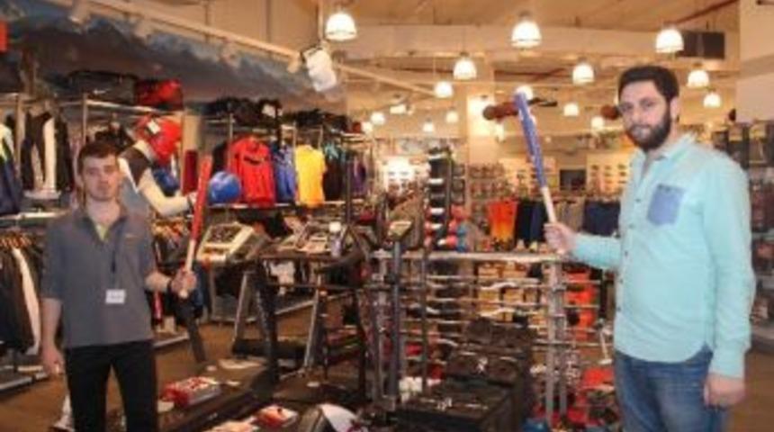 Beyzbol Oyun Alanı Yok Ancak Sopası Yok Satıyor