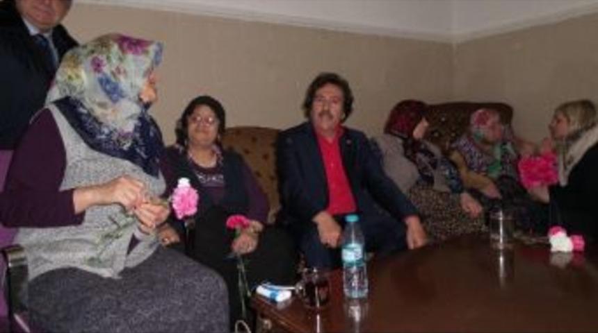 Ak Partili Mukadder Başeğmez'den Dar&uuml;laceze'ye Ziyaret