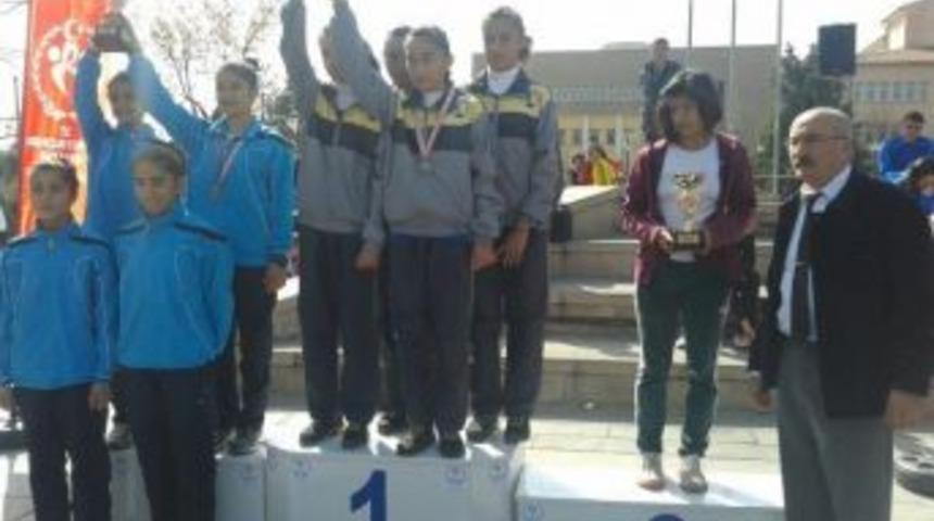 Kayserili Atletizmciler Takım Halinde Şampiyon Oldu