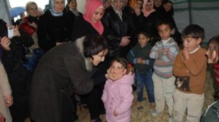 G&ouml;n&uuml;l El&ccedil;ileri Suriyeli &Ccedil;ocuklarla Buluştu