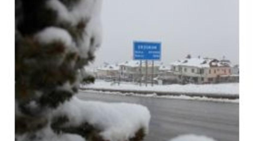 Kar Yağışı Palandöken’de Yüzleri Güldürdü