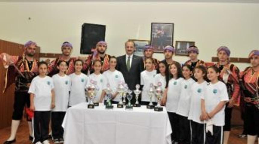 Mamak Belediyesi Halk Oyunları Ekibine Madalya Yağdı