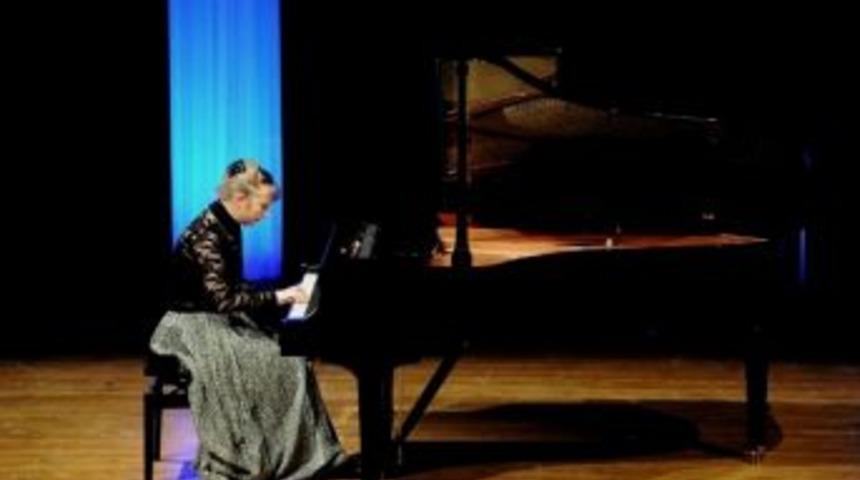 Karşıyaka&rsquo;da Viyana R&uuml;zgarı Esti