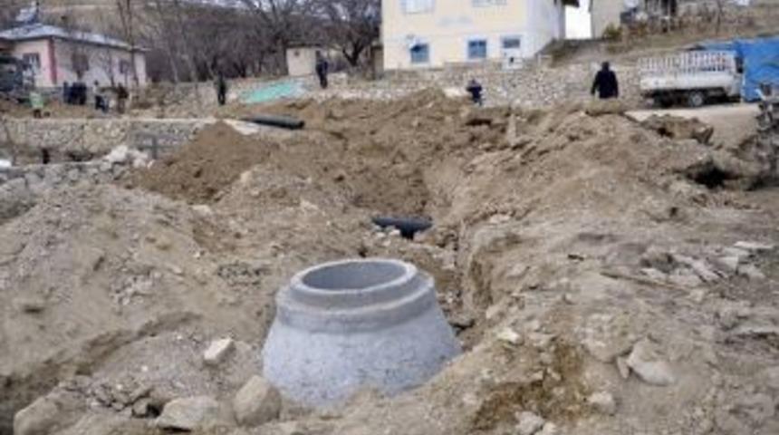 G&uuml;r&uuml;n&rsquo;de Kanalizasyon &Ccedil;alışmaları