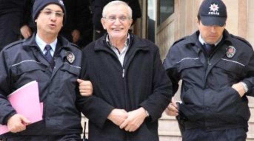 65'lik Dede Cezaevine G&uuml;lerek Gitti