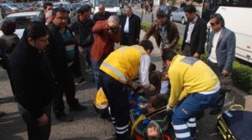 A&ccedil;ılan Kapıya &Ccedil;arpan Motosiklet S&uuml;r&uuml;c&uuml; Yaralandı