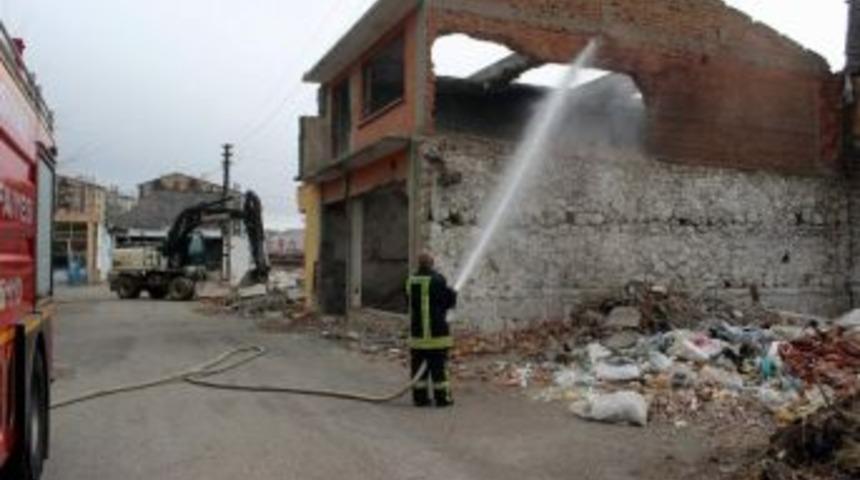 Sanayi Sitesinde Yıkım &Ccedil;alışmaları Devam Ediyor