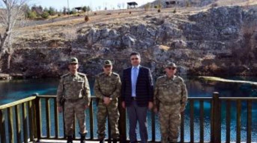 Garnizon Komutanı Sağır, G&uuml;r&uuml;n İl&ccedil;esini Ziyaret Etti