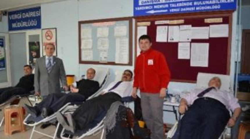 Defterdarlık &Ccedil;alışanları Kan Bağışında Bulundu