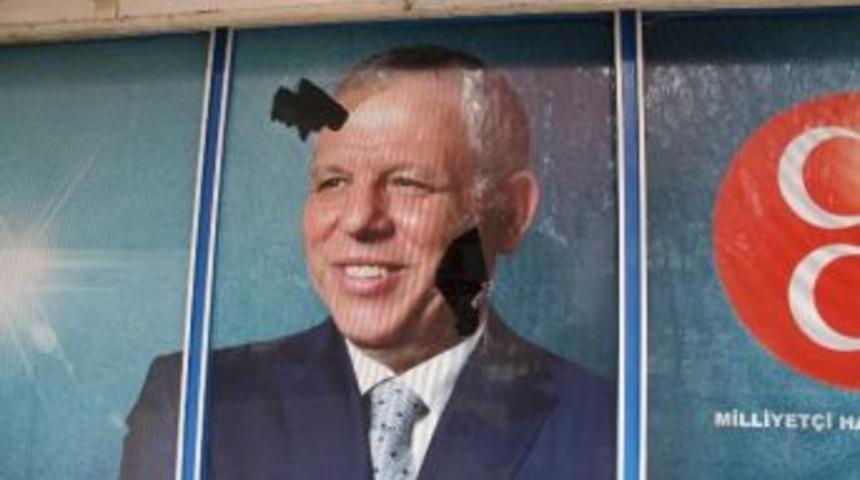 Mhp&rsquo;nin Se&ccedil;im B&uuml;rosuna Taşlı Saldırı