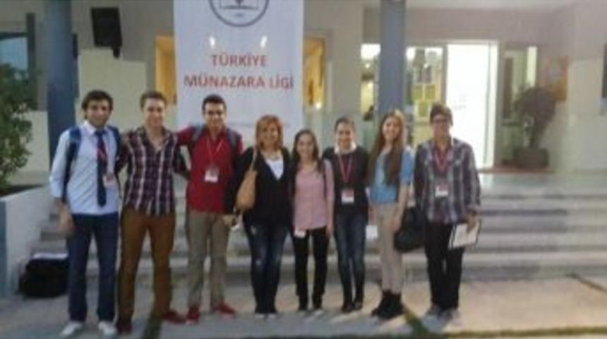 Gkv &Ouml;zel Liseleri 5.t&uuml;rkiye M&uuml;nazara Ligi&rsquo;nde B&uuml;y&uuml;k Bir &Uuml;st&uuml;nl&uuml;kle 2. Turda