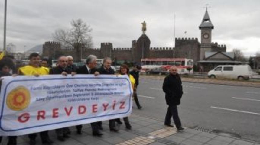 Sendikaların 'meb Yasa Tasarısı' Tepkisi