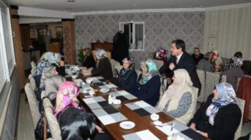 Eser, Kadınlarla Bir Araya Geldi