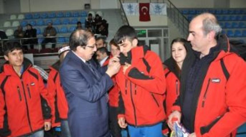 Bulutlar, Başarılı Sporcuları Altınla &Ouml;d&uuml;llendirdi