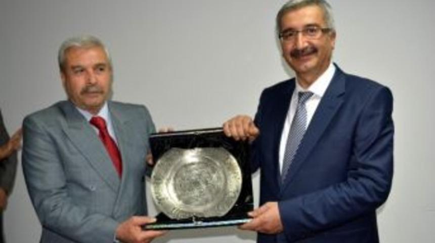 Niğdeli Vergi Rekortmenlerine Plaket Verildi