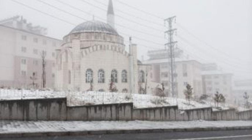 Van&rsquo;da Kar Yağışı