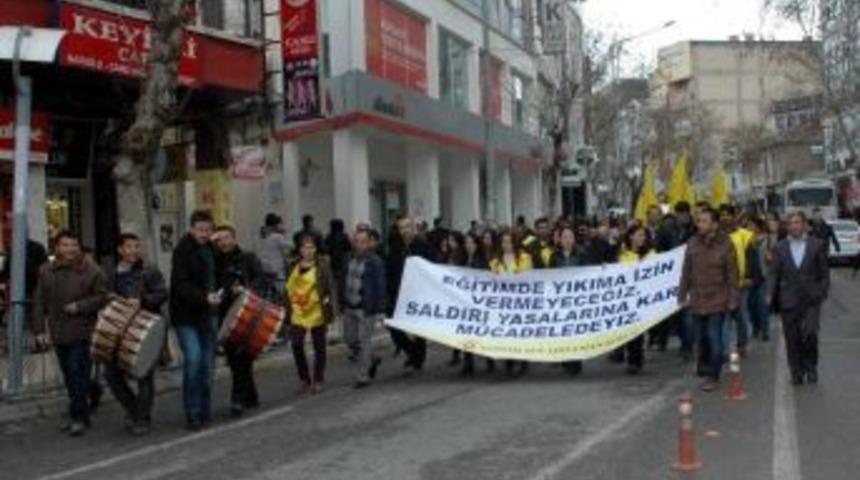 Eğitim- Sen &Uuml;yeleri 1 G&uuml;n İş Bıraktı