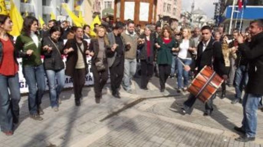 Milli Eğitim Yasa Tasarısına Davullu Zurnalı Protesto