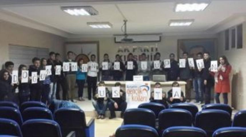 Ak Parti Kırşehir Gen&ccedil;lik Kolları Başbakan&rsquo;ın Doğum G&uuml;n&uuml;n&uuml; &lsquo;usta&rsquo; Yazılı Mesajla Kutladı