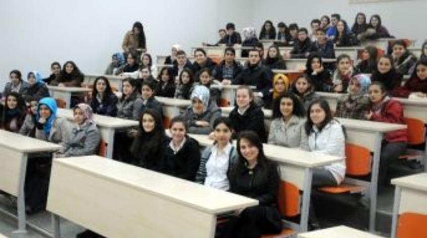 Bağcılar&rsquo;da Lise &Ouml;ğrencileri &Uuml;niversitelerini Se&ccedil;iyor