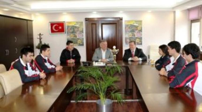 Bah&ccedil;eşehirli Şampiyonlar Başkan Ko&ccedil;al&rsquo;ı Ziyaret Etti