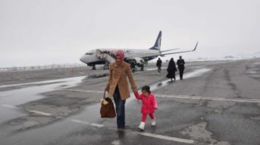 Hava Ulaşımına Kar Engeli