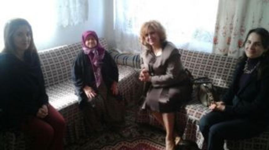 G&uuml;l D&uuml;zg&uuml;n Yaşlı Ziyaretlerinde