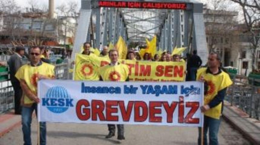 Manavgat'ta &Ouml;ğretmenler Bir G&uuml;n İş Bıraktı