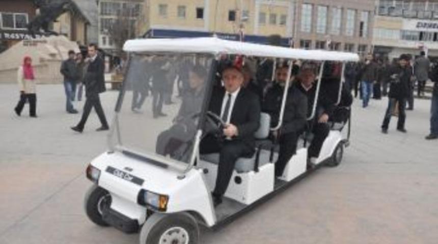 İzzet Baysal Caddesi&rsquo;nde Elektrikli Golf Aracı Konuldu