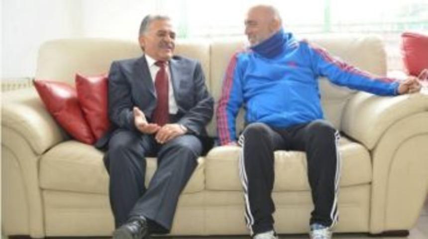 Onursal Başkan Memduh B&uuml;y&uuml;kkılı&ccedil;, Kayseri Erciyesspor Antrenmanında