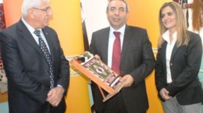 Van&rsquo;da &lsquo;iplerle Dile Gelen Duygular At&ouml;lyesi&rsquo; A&ccedil;ıldı