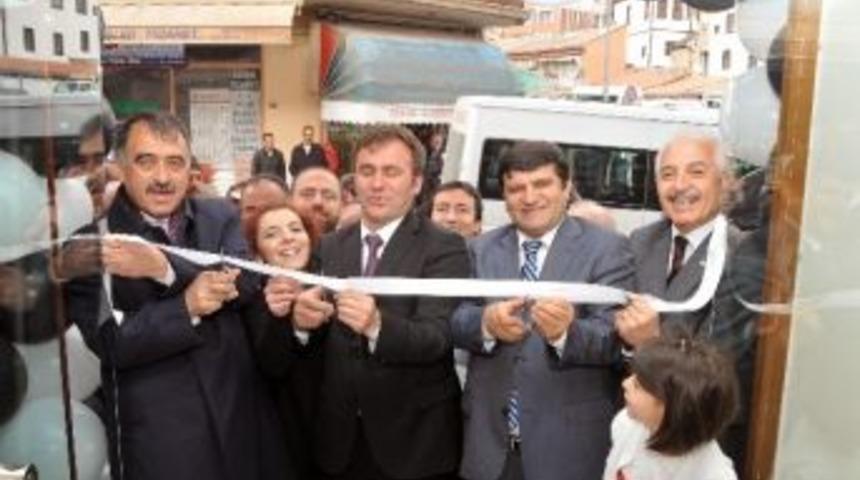 G&uuml;m&uuml;şhane&rsquo;nin En B&uuml;y&uuml;k Eşarp Mağazası A&ccedil;ıldı
