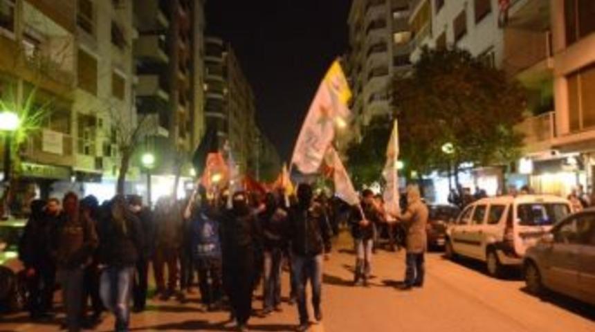 İzmir&rsquo;de İzinsiz G&ouml;steri Yapan Gruba Polis M&uuml;dahale Etti