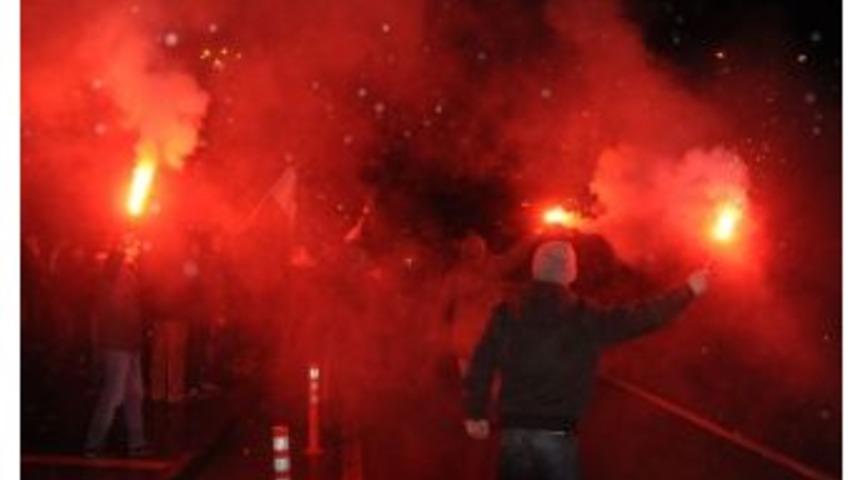 Galibiyet Serisini S&uuml;rd&uuml;ren Giresunspor&rsquo;u Taraftarlar Şampiyon Gibi Karşıladı