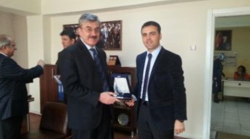 Erzurum Vergi Dairesi Başkanı Poyraz&rsquo;dan Mecidiye İlk&ouml;ğretim Okuluna Ziyaret
