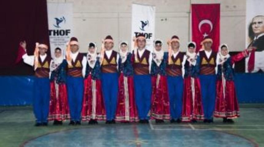 Van&rsquo;da Okullar Arası Halk Oyunları Yarışması