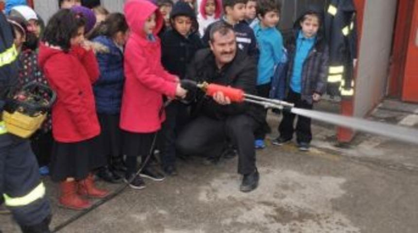 Boz&uuml;y&uuml;k'te Miniklere Yangın Eğitimi